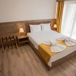 E87 Highway Hotel *