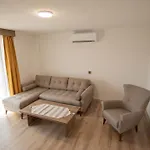 E87 Highway Hotel *