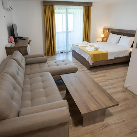 E87 Highway Hotel