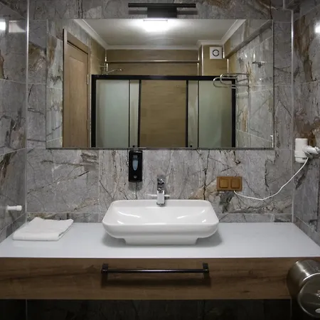 E87 Highway Hotel Burhaniye