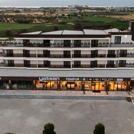 E87 Highway Hotel